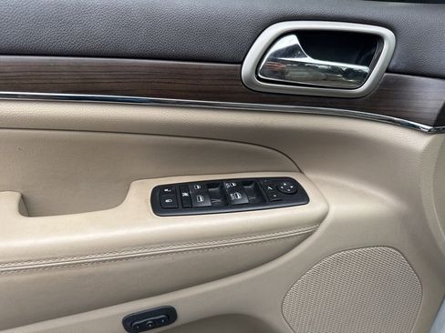 Used 2017 Jeep Grand Cherokee Overland w/ Jeep Active Safety Group image 13