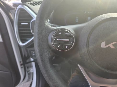 Used 2025 Kia Soul LX FWD image 14