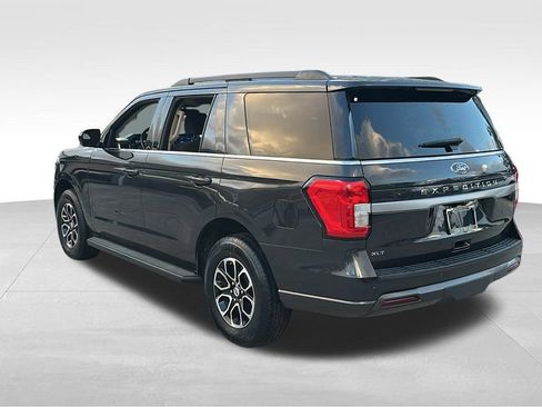 Used 2023 Ford Expedition XLT image 5