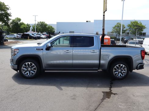 Used 2025 GMC Sierra 1500 Denali w/ Denali Reserve Package AWD/4WD image 7