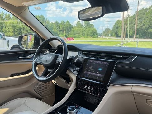 Used 2022 Jeep Grand Cherokee Limited image 10