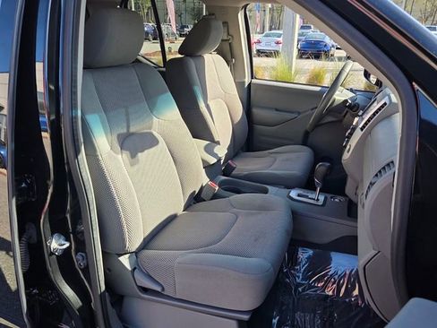 Used 2021 Nissan Frontier SV w/ Midnight Edition Floor Mats image 19