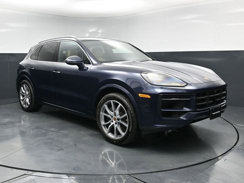 Used 2025 Porsche Cayenne AWD/4WD image 11