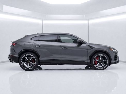 Used 2021 Lamborghini Urus AWD/4WD image 3