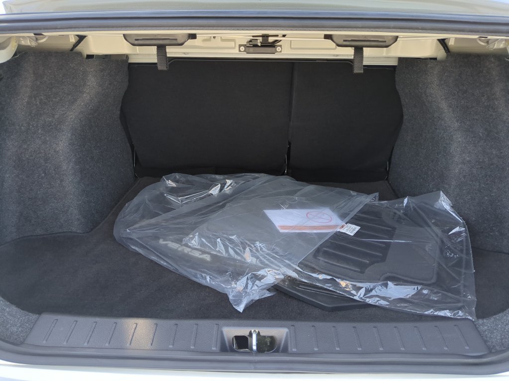 Used 2024 Nissan Versa SV w/ Trunk Package FWD image 10