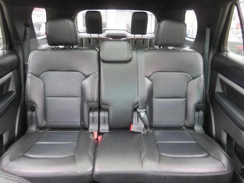Used 2016 Ford Explorer XLT w/ Equipment Group 202A image 22