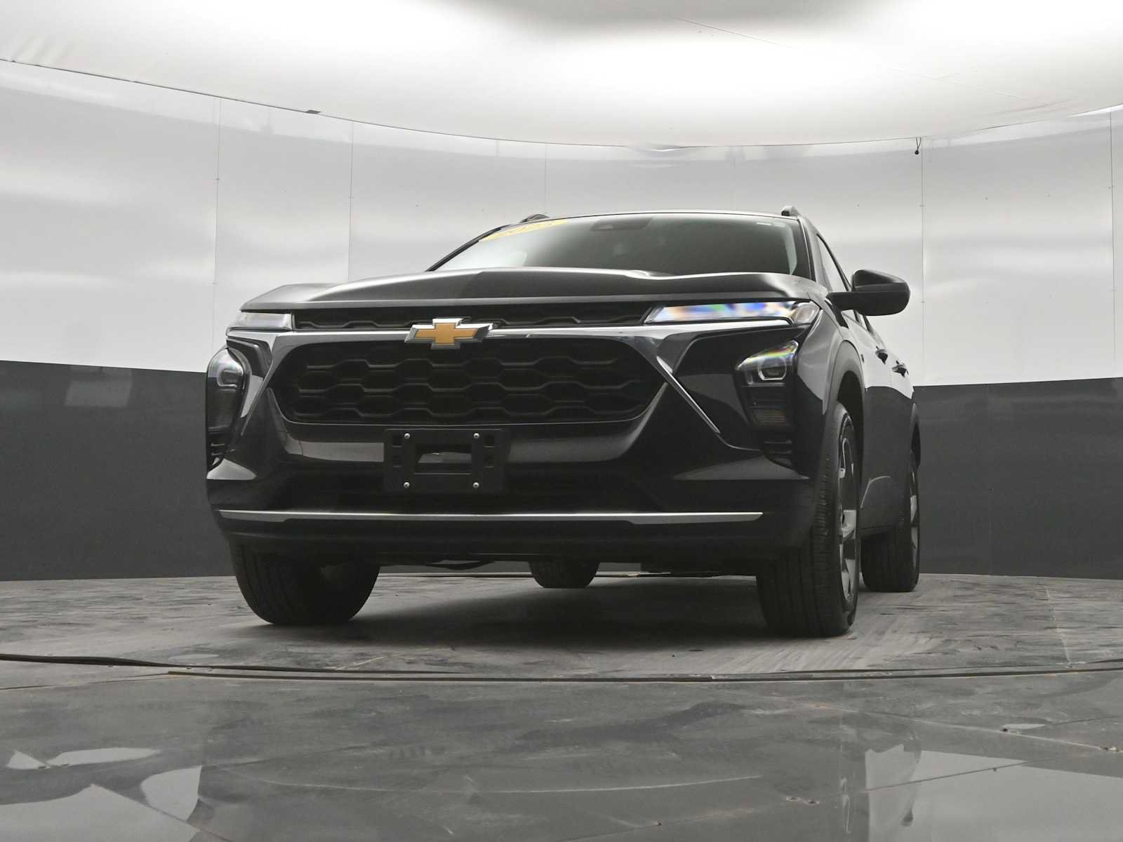 Used 2025 Chevrolet Trax LT FWD image 37