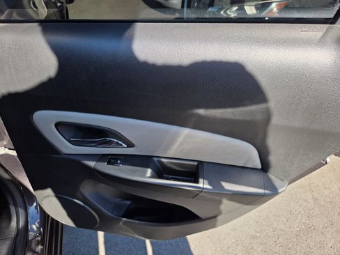 Used 2014 Chevrolet Cruze LS FWD image 12