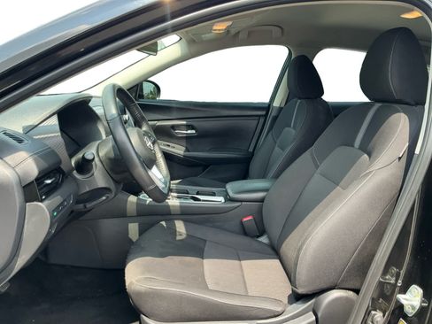 Used 2025 Nissan Sentra SV w/ All-Weather Package FWD image 9