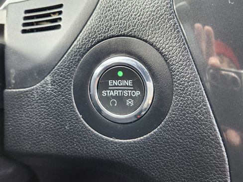 Used 2018 Ford Explorer XLT w/ Equipment Group 201A image 8