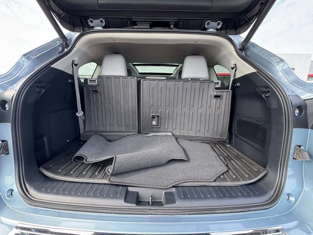 Used 2021 Toyota Highlander Platinum AWD/4WD image 11
