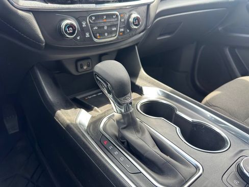 Used 2023 Chevrolet Traverse LT FWD image 11