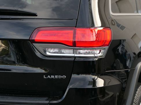 Used 2021 Jeep Grand Cherokee Laredo image 5