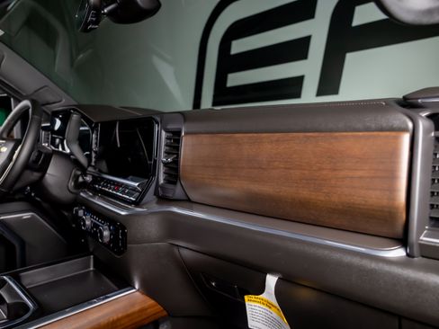 Used 2024 Chevrolet Silverado 2500 High Country w/ High Country Premium Package AWD/4WD image 28