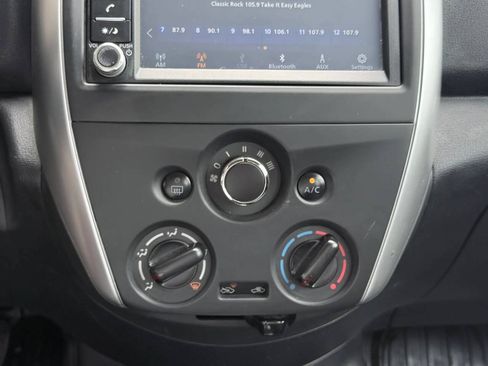 Used 2018 Nissan Versa SV FWD image 9