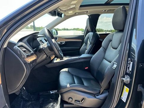 Certified 2022 Volvo XC90 T6 Momentum w/ Climate Package AWD/4WD image 19