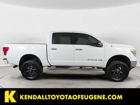 Used 2018 Nissan Titan SV w/ SV Convenience Package AWD/4WD image 6