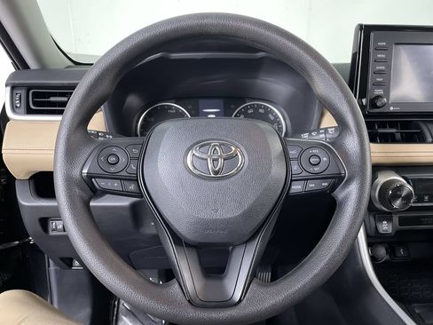 Used 2021 Toyota RAV4 LE AWD/4WD image 13