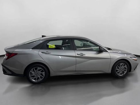Used 2024 Hyundai Elantra SEL FWD image 11