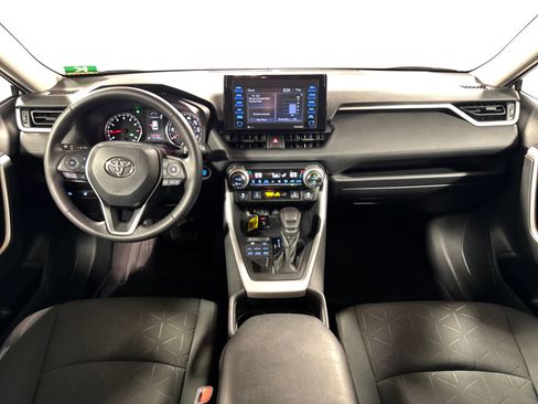 Used 2021 Toyota RAV4 XLE w/ XLE Grade Weather Package AWD/4WD image 4