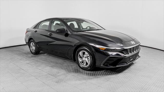 Used 2025 Hyundai Elantra SE FWD image 11