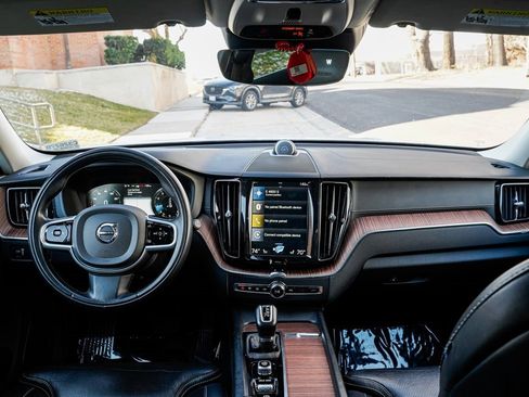 Used 2019 Volvo XC60 T6 Inscription w/ Protection Package Premier image 11