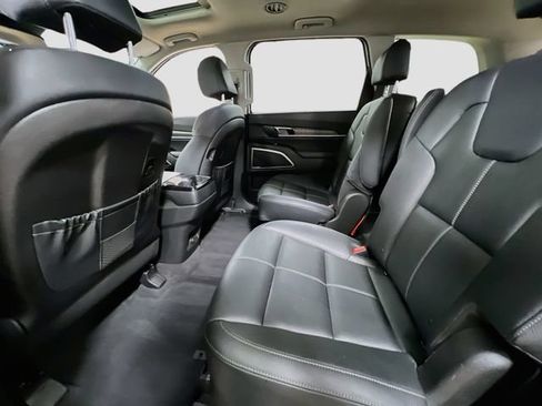 Certified 2024 Kia Telluride EX w/ EX Captain's Chair Package FWD image 26
