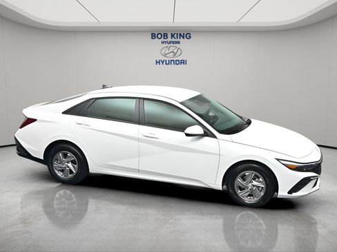 New 2026 Hyundai Elantra SE FWD image 9