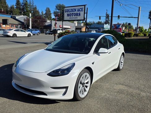Used 2023 Tesla Model 3 Standard Range RWD image 1