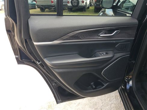 Used 2024 Jeep Grand Cherokee Limited 4xe image 31