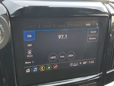 Used 2023 Chevrolet Traverse LT w/ LT Premium Package AWD/4WD image 29