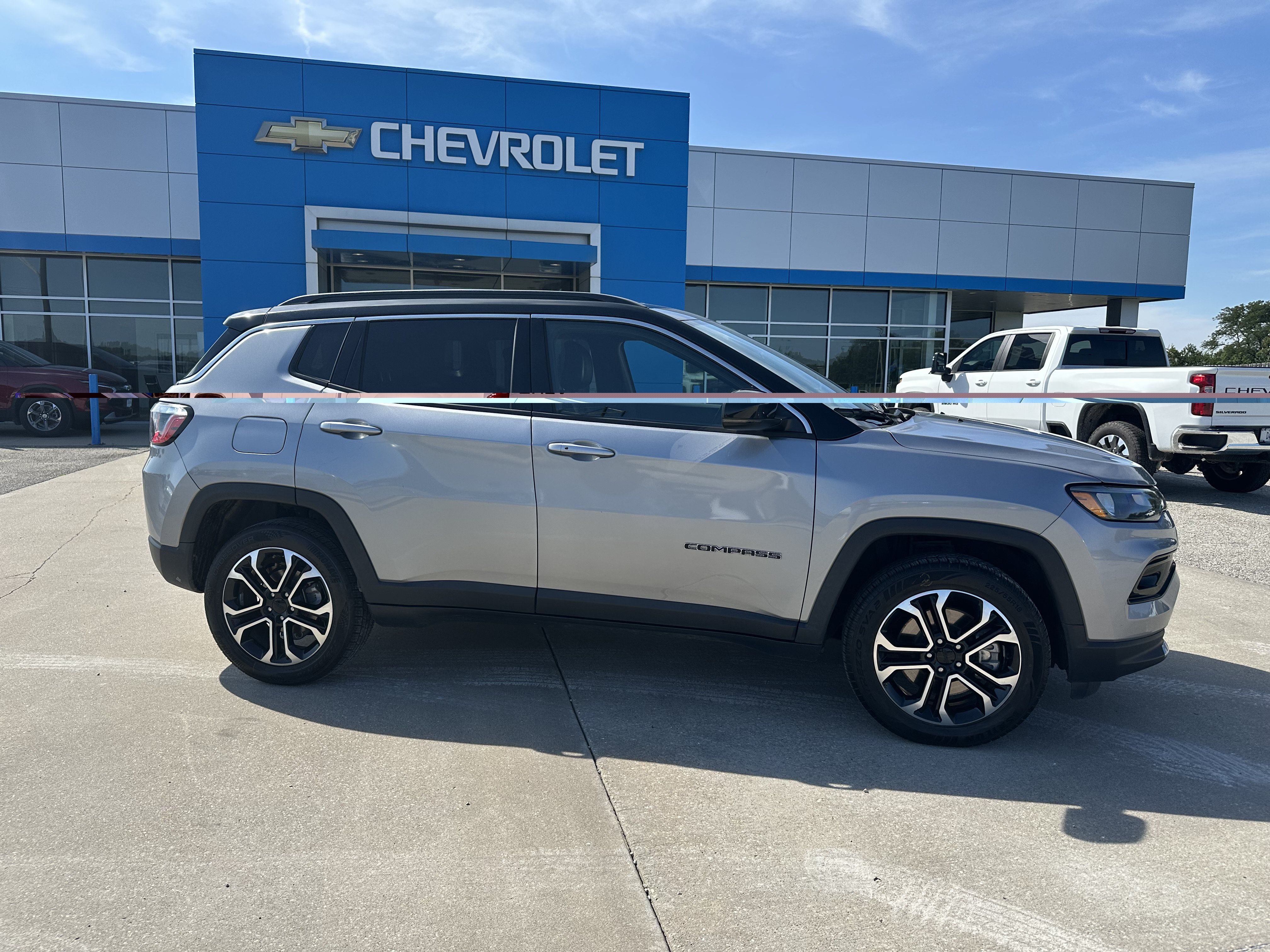 Used 2024 Jeep Compass Limited AWD/4WD image 2