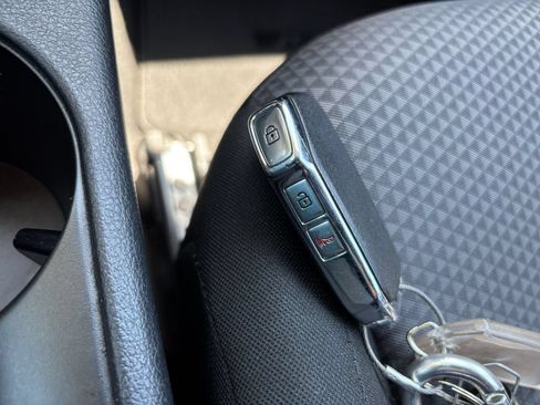 Used 2025 Kia Soul LX w/ LX Technology Package FWD image 22