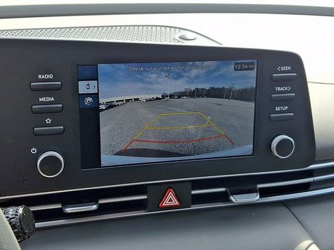 Used 2025 Hyundai Elantra SE image 18