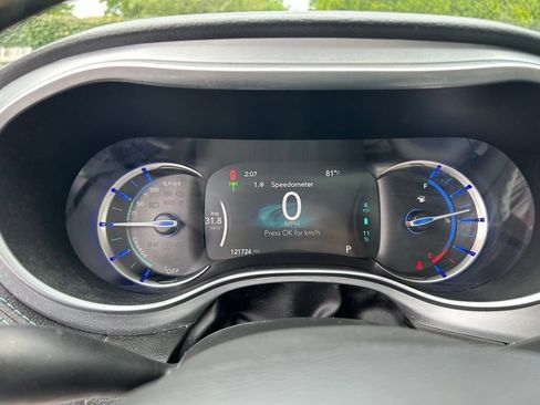 Used 2017 Chrysler Pacifica Platinum FWD image 21