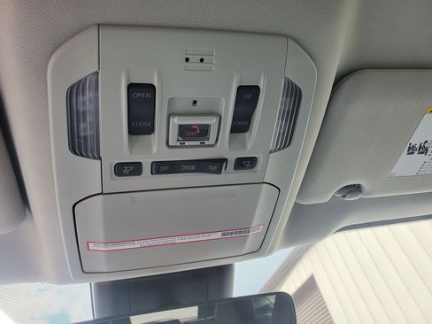 Used 2022 Toyota Highlander XLE FWD image 47