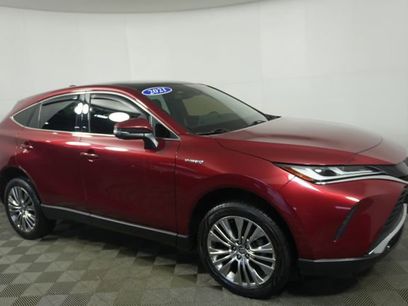 Used 2021 Toyota Venza Limited w/ Carpet Mat Package (TMS)