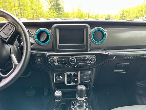 Used 2023 Jeep Wrangler Unlimited w/ Cold Weather Group AWD/4WD image 22