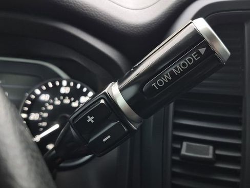 Used 2024 Nissan Titan SV w/ SV Convenience Package image 31