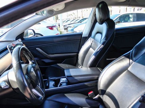 Used 2018 Tesla Model 3 Mid Range image 17