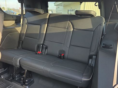 Used 2024 GMC Yukon SLT w/ SLT Luxury Package image 35