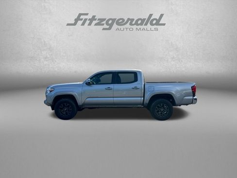 Used 2021 Toyota Tacoma SR5 RWD image 5