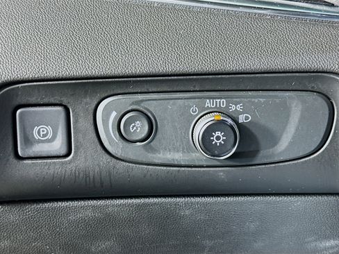 Used 2020 Buick Enclave Avenir w/ Avenir Technology Package image 17