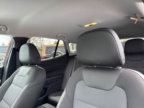 Used 2025 Chevrolet Trax LT w/ Driver Confidence Package image 14