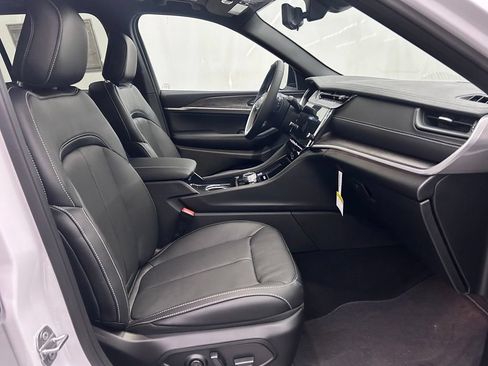 New 2026 Jeep Grand Cherokee Limited AWD/4WD image 17