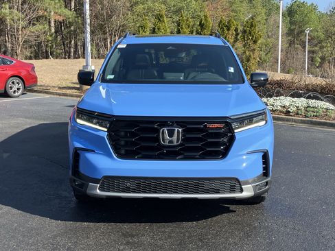 Used 2024 Honda Pilot TrailSport image 3
