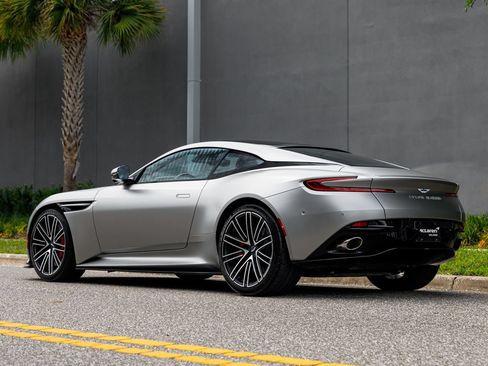 Used 2024 Aston Martin DB12 Coupe RWD image 27