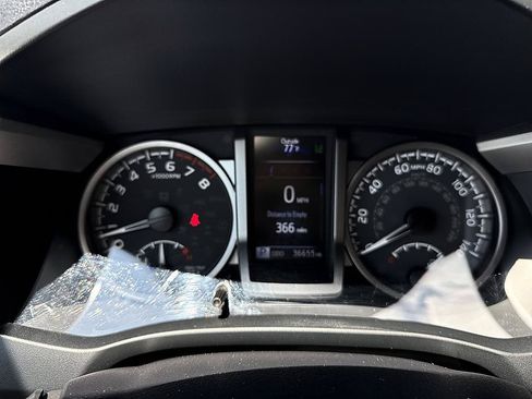 Certified 2022 Toyota Tacoma SR5 AWD/4WD image 14