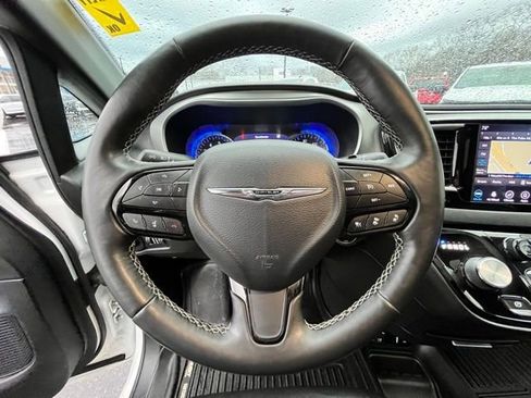 Used 2020 Chrysler Pacifica Touring-L w/ Advanced Safetytec Group image 30
