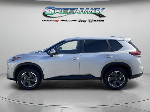 Used 2024 Nissan Rogue SV AWD/4WD image 2